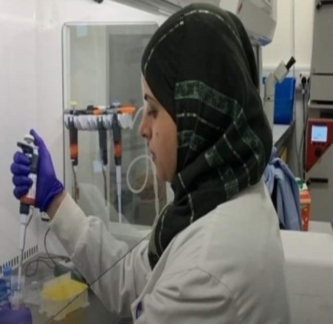 من طمرة الجليليّة إلى كامبريدج لإكمال البوست دكتوراه| د. إيمان خطيب مصالحة باحثة في موضوع جهاز المناعة وسرطان الدم: القرار ليس سهلًا لكن أسعى لتحقيقه وبجدارة