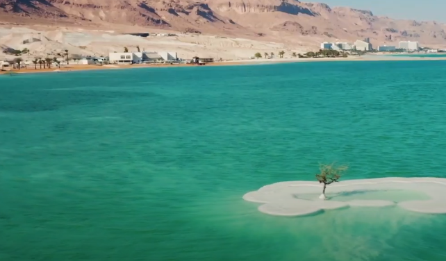 النقطة الأكثر انخفاضًا على سطح الأرض- البحر الميت من أكثر الأماكن شهرة في منطقة الشرق الأوسط