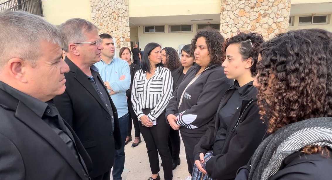 وزير التعليم يعزي عائلة المربية صفاء قط عواد في شفاعمرو