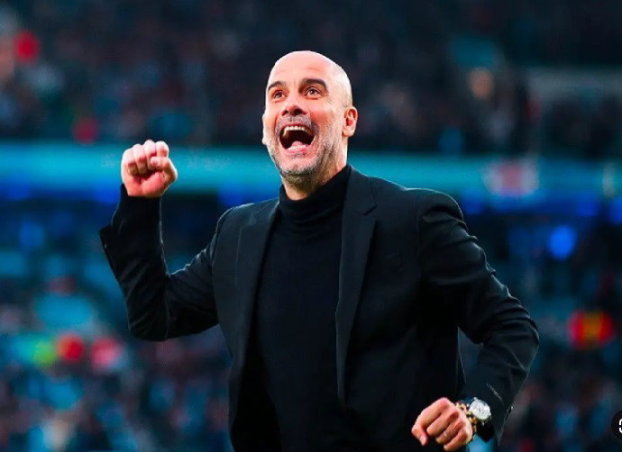 اللاعب النرويجي إيرلينج هالاند يمدح مدرّب مانشستر سيتي بيب جوارديولا قائلًا: هو الأفضل في العالم