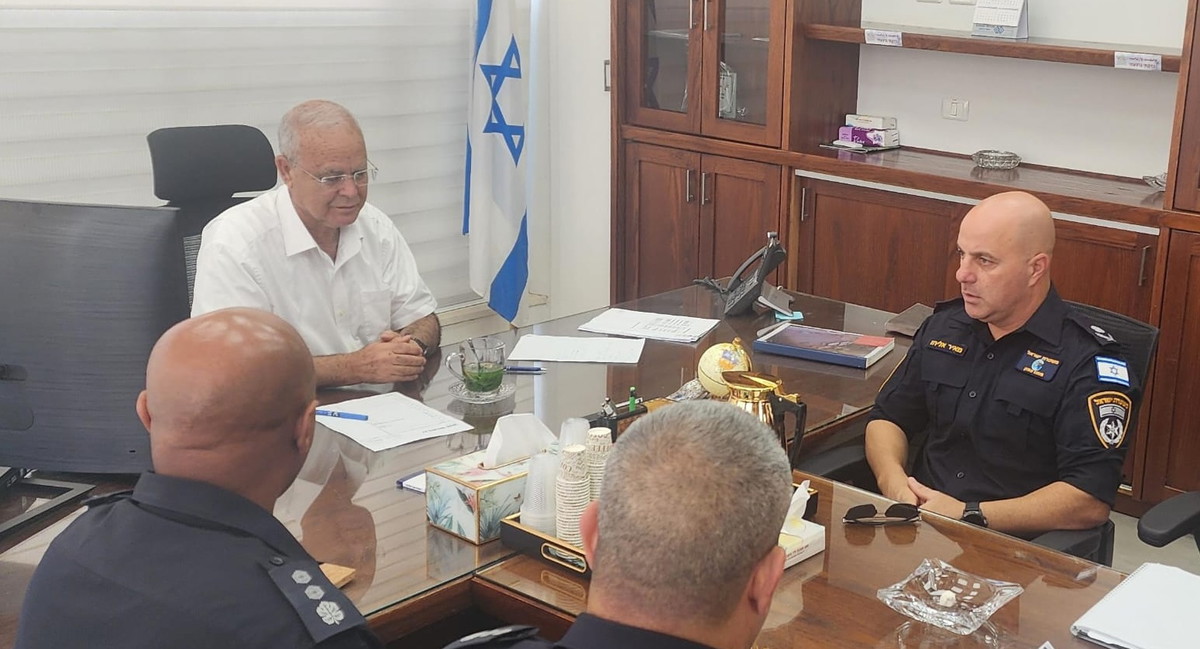 قائد شُرطة الشّمال يلتقي برئيس اللجنة المُعيّنة في النّاصرة