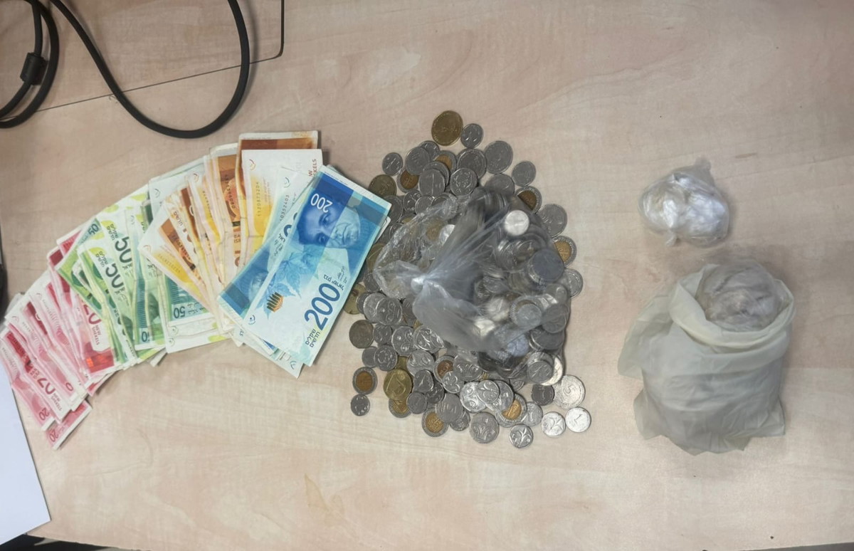 تل ابيب: ضبط77 وجبة من مادة الهيروين ومادة الكريستال ومبلغ آلاف الشواقل نقدًا واعتقال مشتبه بتجارة المخدرات