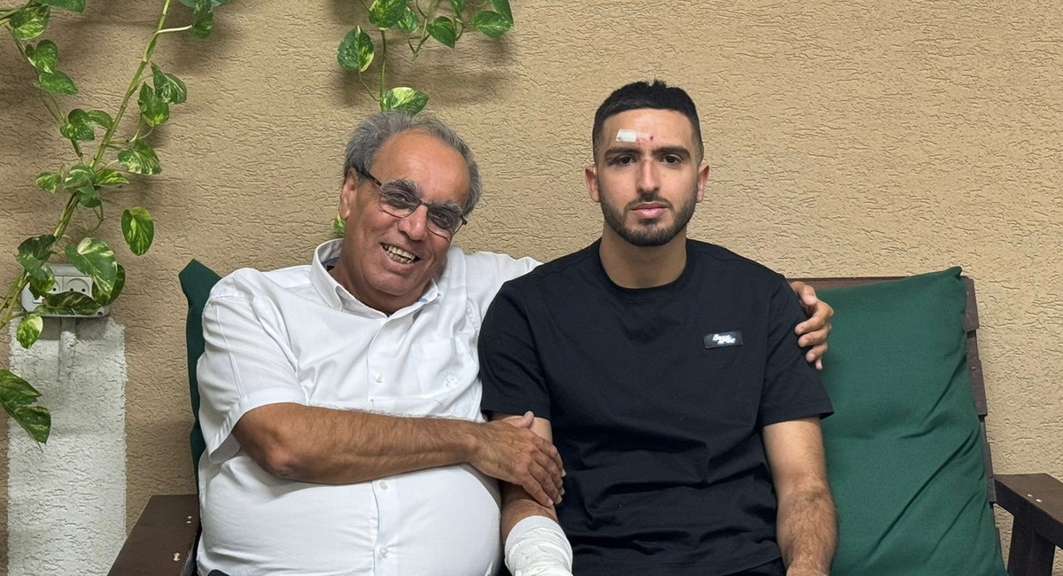 زيارة تضامنية من د. غزال أبو ريا للشاب محمد أبو ريا