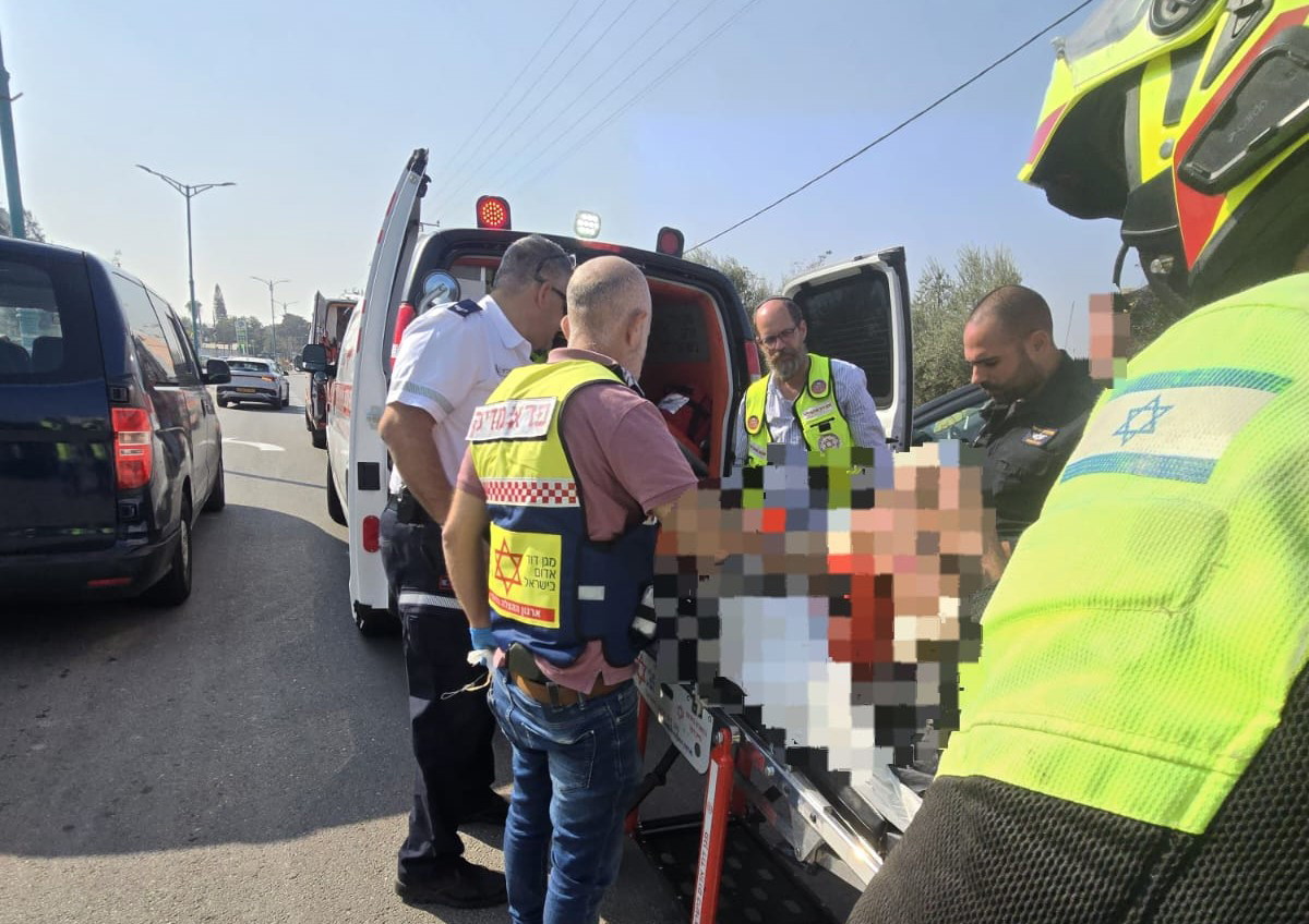 اللد: إصابة رجل (50 عامًا) بجروح خطيرة من جرّاء تعرّضه للدهس 