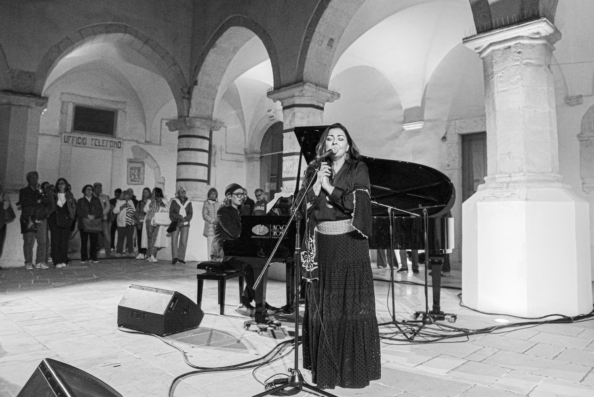  الفنانة أمل مرقس تصدر أغنيتها الجديدة 