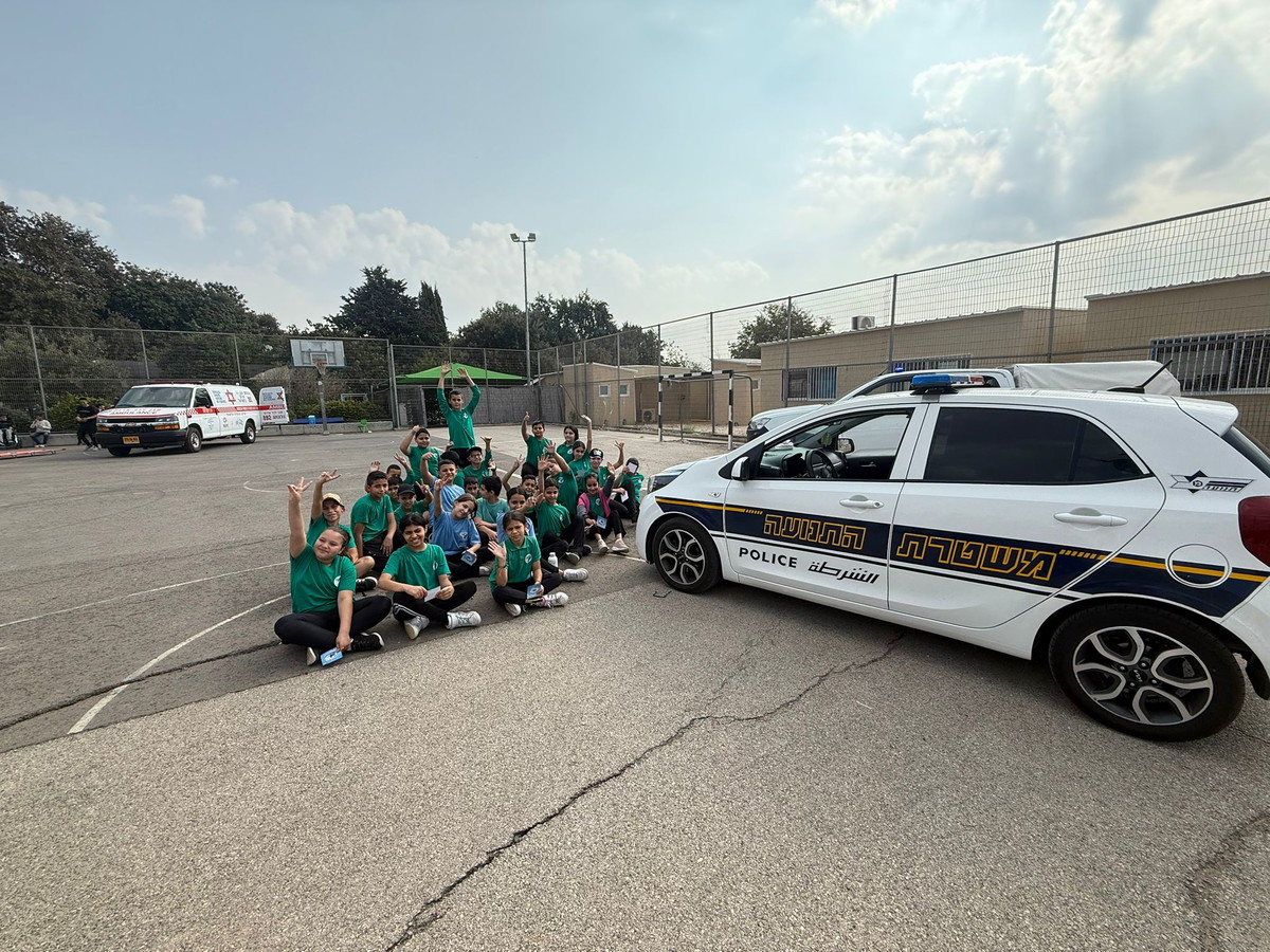 منشية زبدة: يوم مميّز في مدرسة الرؤى- فعاليات الشرطة الجماهيرية