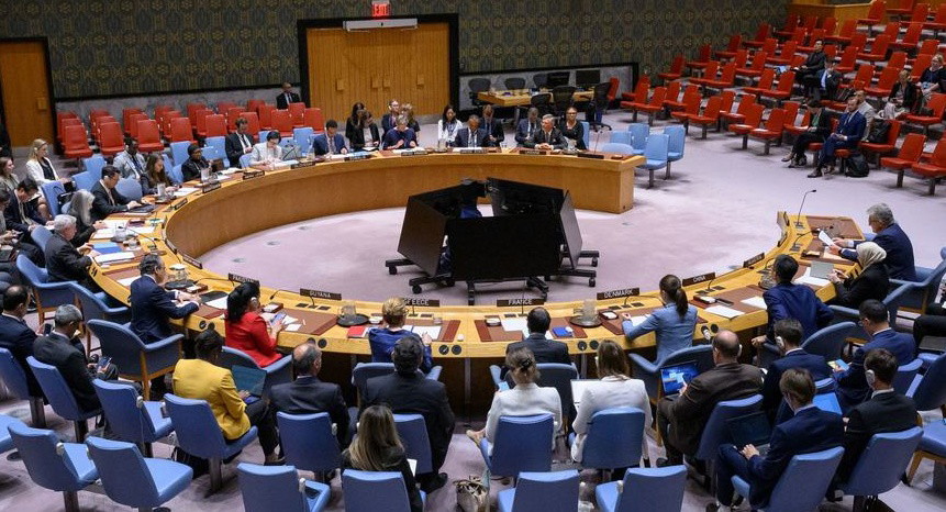 حماس تطلب الدعم من دولة عربية وفصائل غزة ترفض المشروع الأمريكي وتعتبره دعوة للوصاية واحتلالا