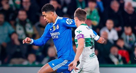 ريال مدريد ينجو من هزيمة تاريخية بملعب إلتشي ويترك هدية لبرشلونة