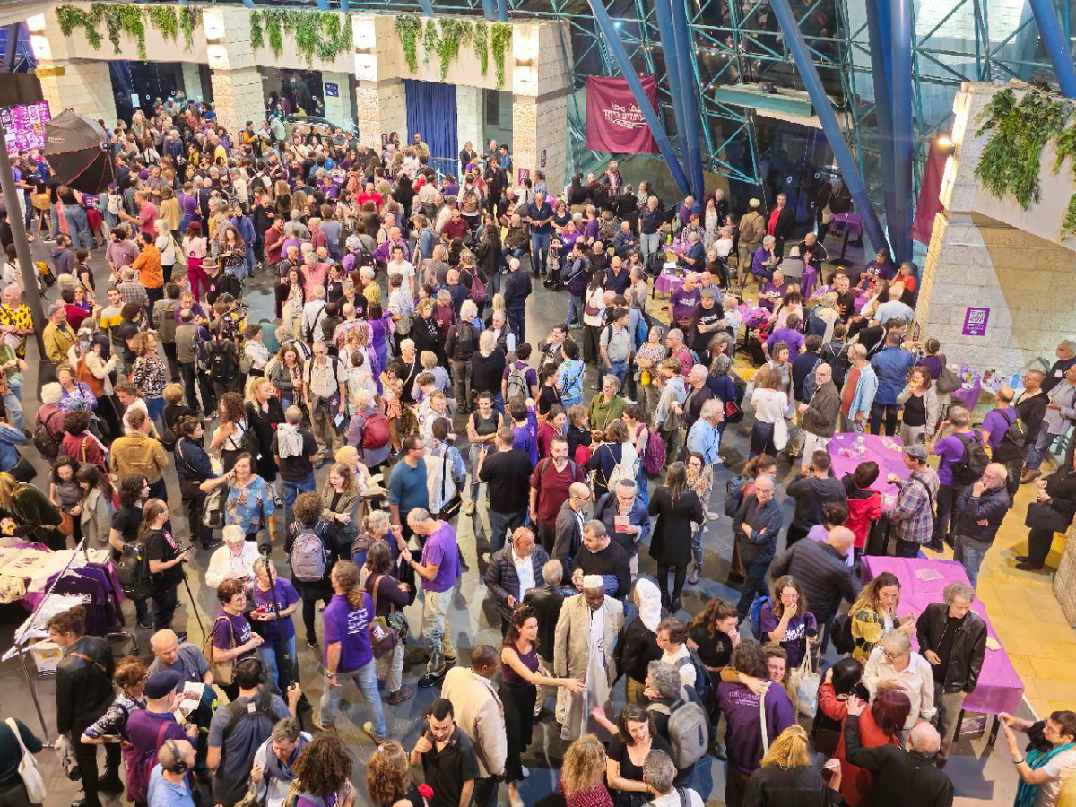 حيفا: آلاف المشاركين اليهود والعرب في اجتماع العقد لحراك 