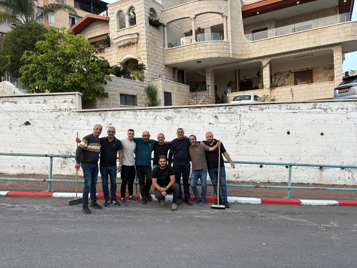 الحراك التطوعي النصراوي مستمر بحملات التنظيف والصيانة وهذه المرة في حي العمّال العرب