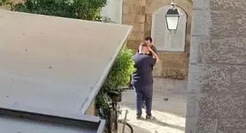 اعتقال شابين من كفركنا بعد تصويرهما منزل والدة الوزير يتسحاق فاسرلاوف في القدس