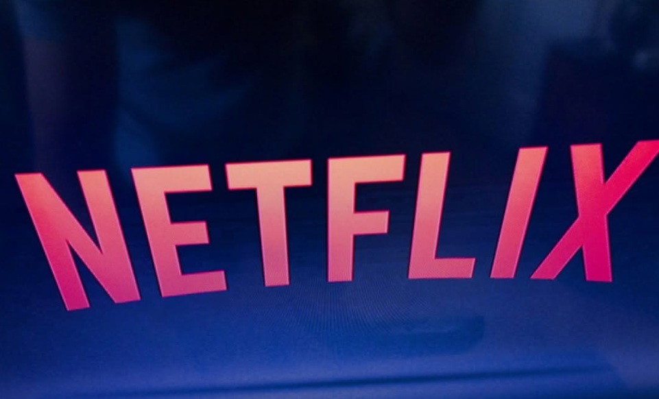 صفقة تاريخية: نتفليكس تعتزم شراء 