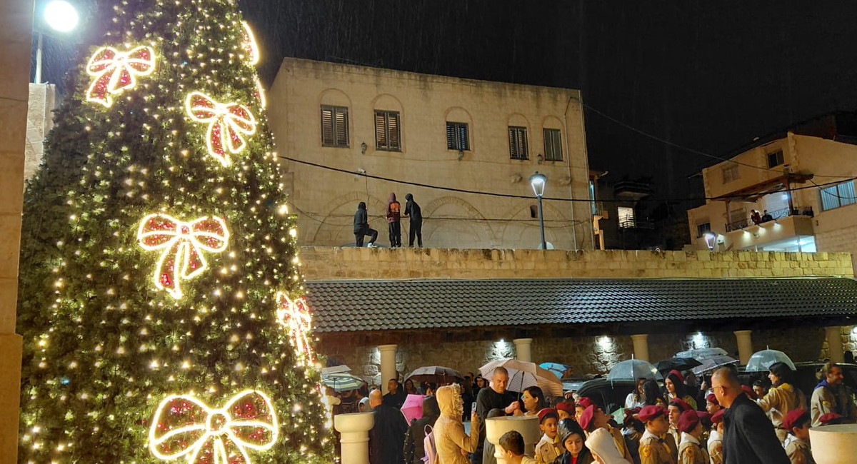 شفاعمرو تضيء شجرة الميلاد في أجواء من الفرح والبهجة والوحدة