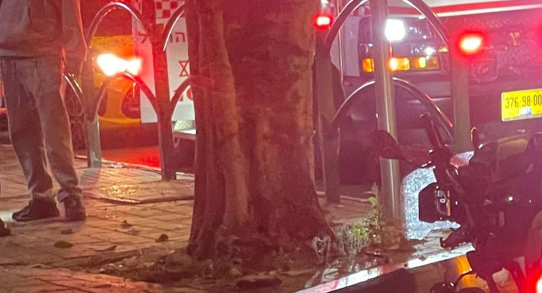 ضابط شرطة يطلق النار على مشتبه مسلح في الخضيرة