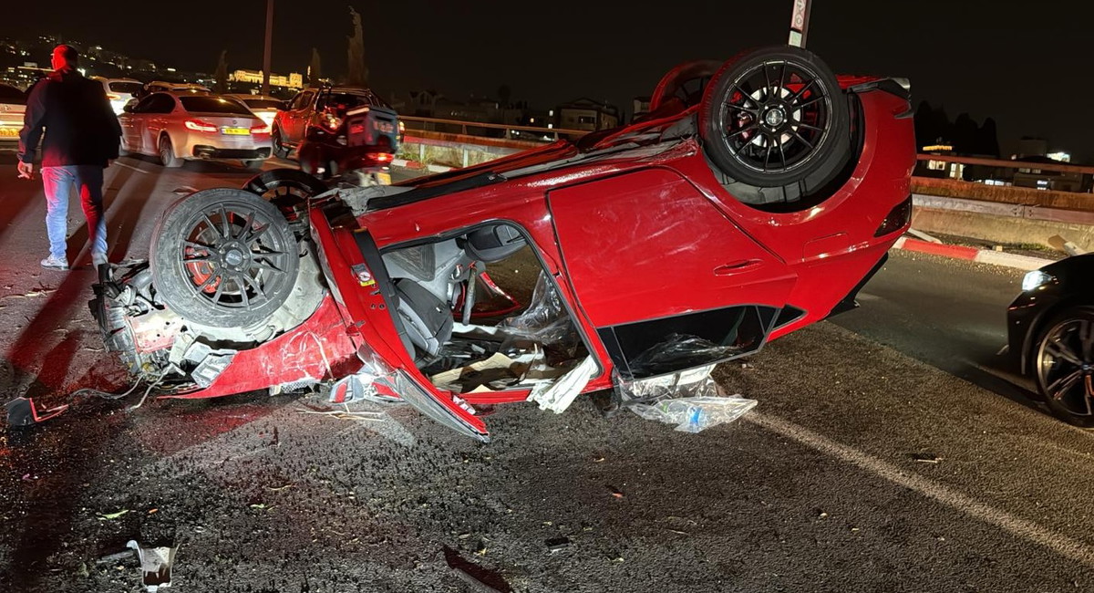 الناصرة: اصابة شاب بجراح متوسطة اثر انقلاب سيارة 