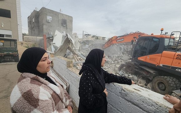  طمرة: عائلة قزموز تهدم منزلها بشكلٍ ذاتي