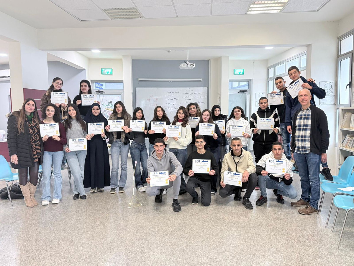 مجموعة مميّزة من طلاب العواشر في مدرسة إكسال الثانوية يشاركون في البرنامج العالمي «رعاة السلام» (Jerusalem Peace Builders – JPB)