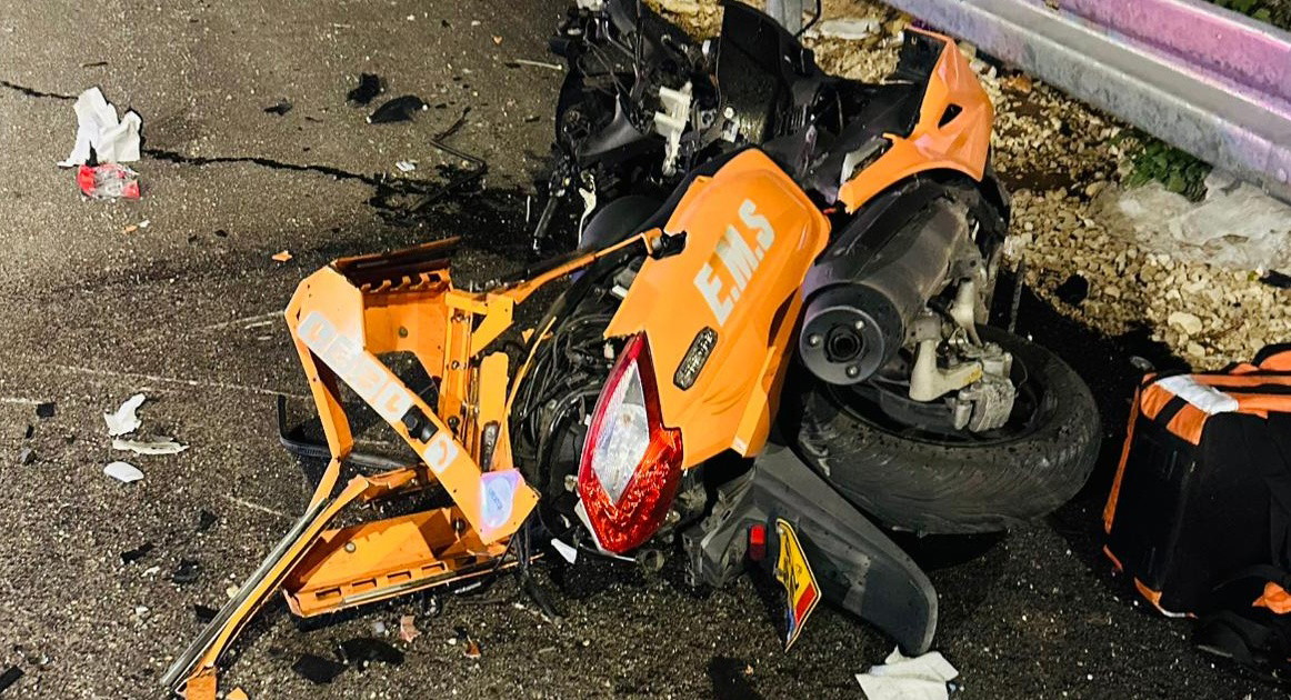 مصرع شاب واصابة اخرين بحادث طرق بين دراجة نارية وسيارة قرب برطعة