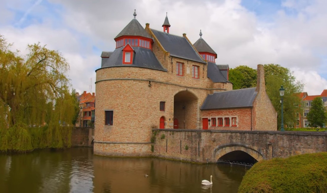 تأسر الزوار بجمالها وروعتها... بروج البلجيكية: مدينة القنوات المائية والمباني التاريخية