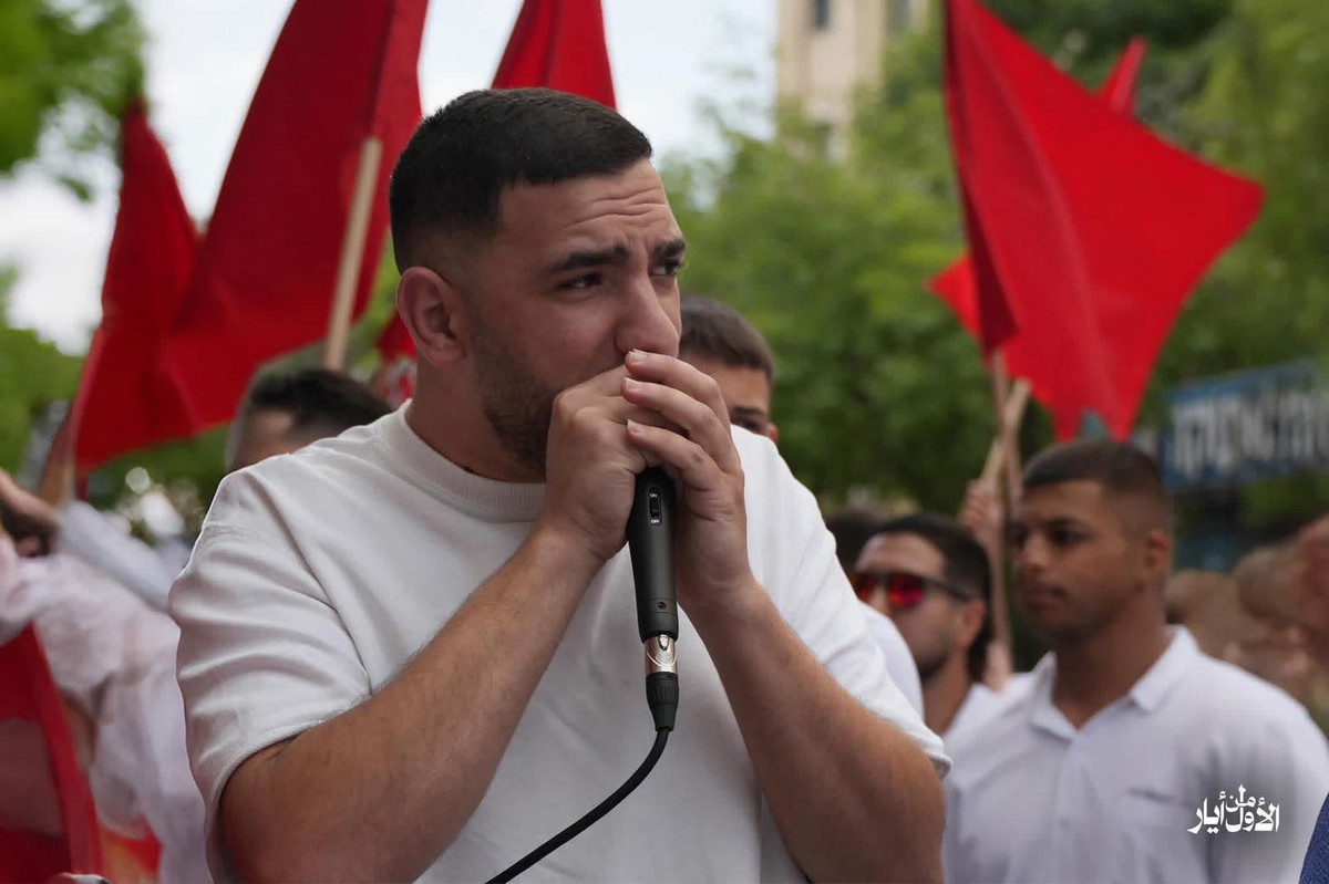 الجبهة والحزب الشيوعي يدينان ملاحقة أحمد عبادي ويطالبان بإطلاق سراحه فورا