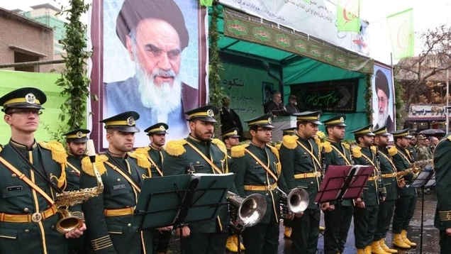 إيران تجري مناورات موسعة وتؤكد: صواريخنا غير قابلة للمساومة