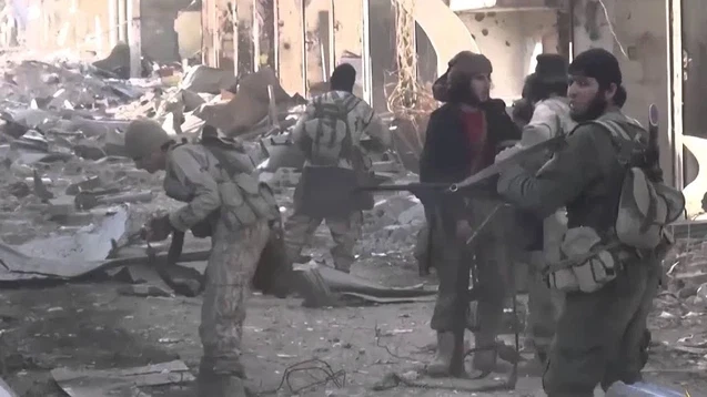 حلب.. اشتباكات عنيفة بين القوات السورية وقوات سوريا الديمقراطية 