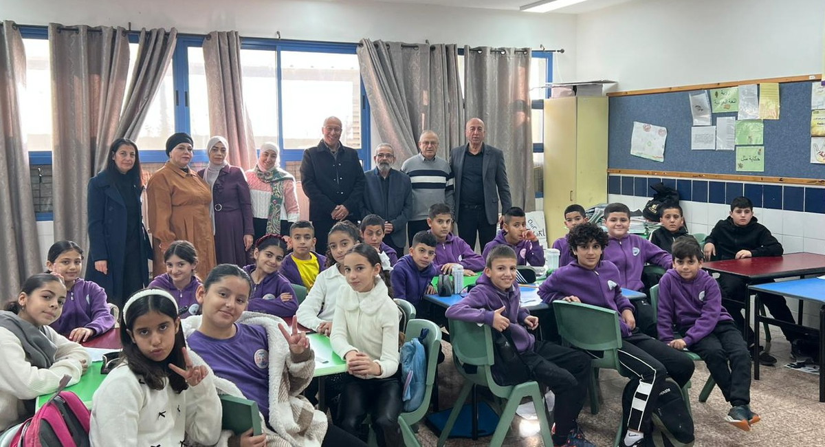 الكاتب والصحفي زياد شليوط يقدم محاضرات في مدارس ونواد بمناسبة 