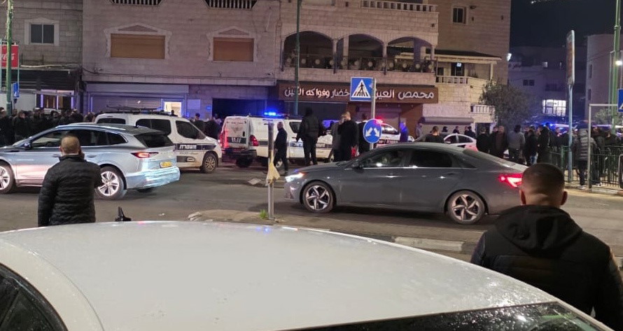 اجواء متوترة في كفركنا واطلاق نار كثيف يستهدف عدة محلات تجارية