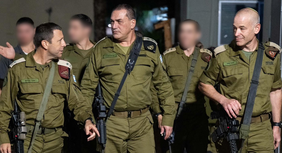 رئيس الأركان من قيادة المركز: تعزيزات عسكرية، هدم منزل المنفذ، وحرب على ظاهرة 