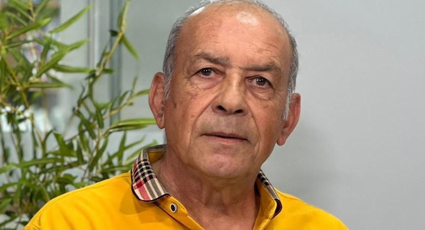 المديح الزائف… حين يُكافأ الوهم ويُهمَّش الاستحقاق...