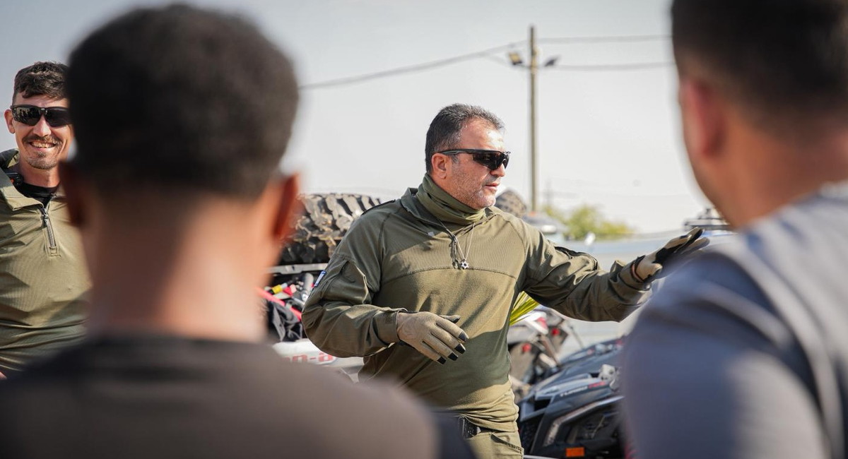 فيديو من النقب: مطاردة شرطية تنتهي بضبط طفل (13 عاماً) يقود مركبة وشقيقته بجانبه!