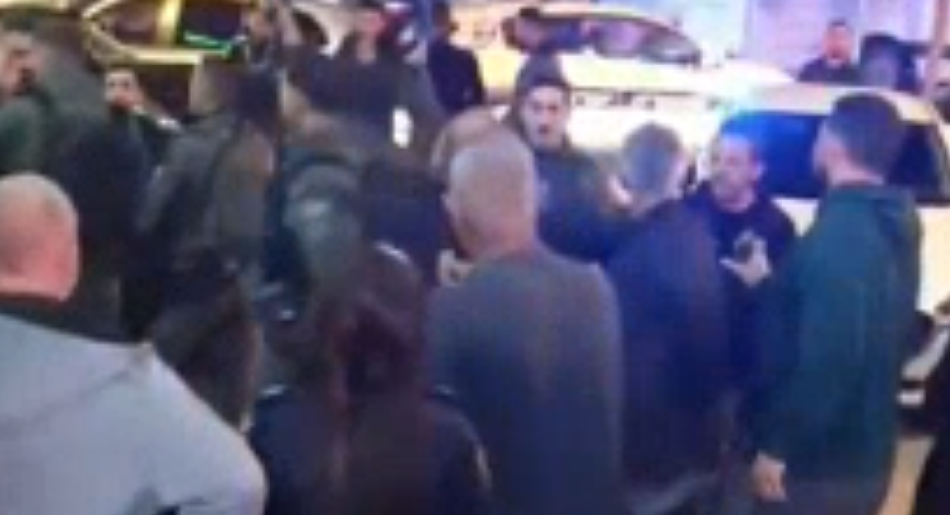 شجاعة الأهالي في سخنين تحبط سطواً مسلحاً: القبض على قاصرين وتسليمهما للشرطة