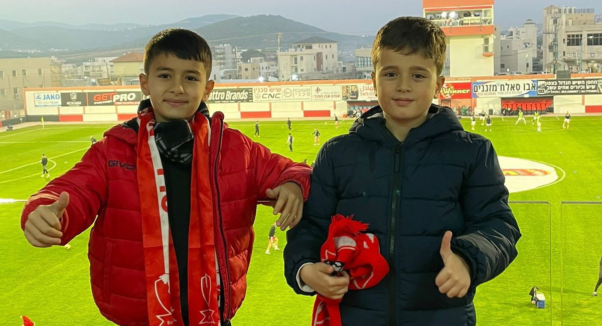 غزال أبو ريا يتحدّث إلى أحفاده