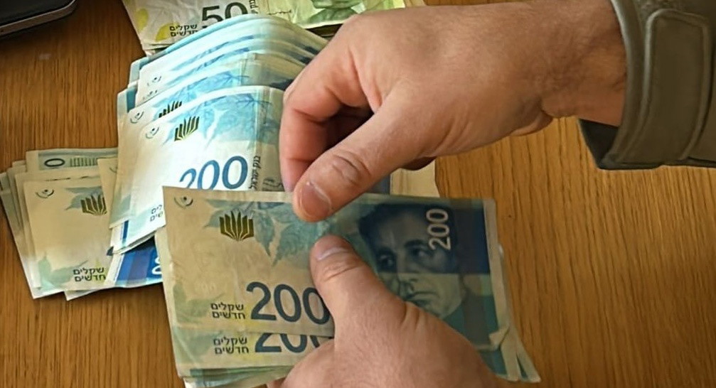 سخنين: توقيف شخصين بشبهة غسيل أموال وإخفاء دخل بعشرات الملايين من تجارة الكحول والتبغ