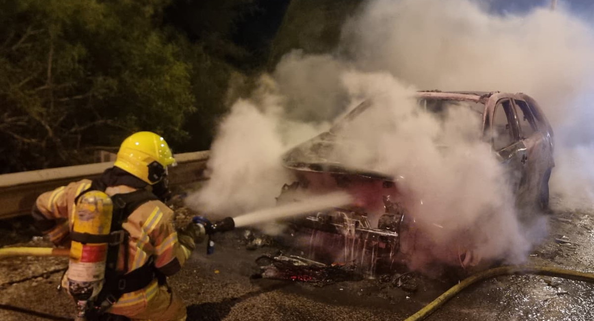 مفترق برطعة شارع 65: حريق سيارة دون اصابات