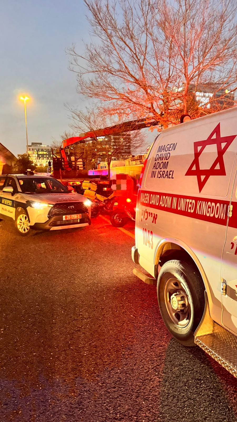 اصابة عامل(31 عاما) بجراح خطيرة اثر سقوطه من ارتفاع في موقع بناء في حولون