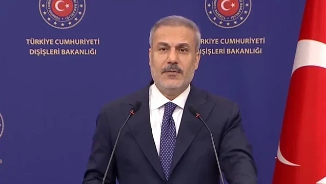 فيدان: واشنطن عرضت على مادورو مغادرة البلاد قبل العملية العسكرية