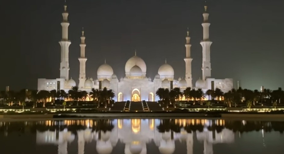 من الفن العالمي إلى التراث المحلي: أبوظبي تجمع بين الحداثة والتاريخ