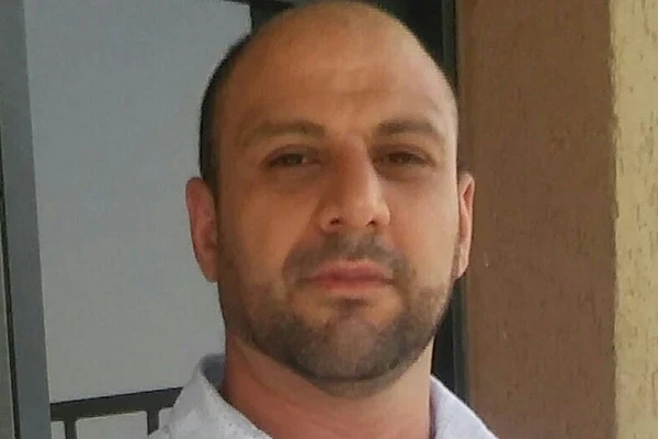 هِجاءُ العصرِ بلا مواربة