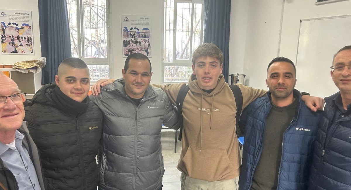 زيارة تضامنية إنسانية تعزز قيم التكافل بين مدرسة درور چليل ومدرسة منارات طرعان التكنولوجية