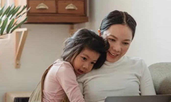 النموذج مقابل القدوة: مصدر الإلهام من الأسرة إلى المجتمع والإعلام