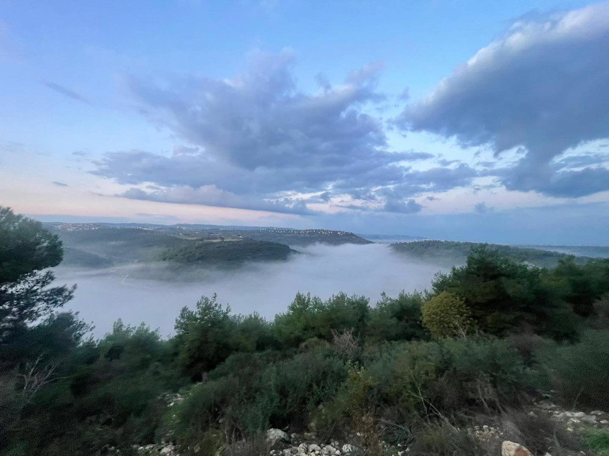 طقس السبت: انخفاض على الحرارة وتوقعات بأمطار متفرقة