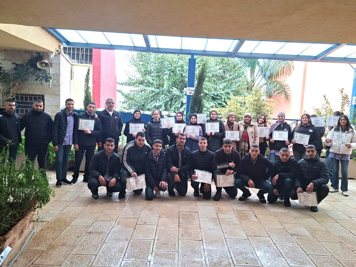 أم الفحم: اختتام دورة الإسعاف الأولي لطلاب العاشر في المدرسة الأهليّة