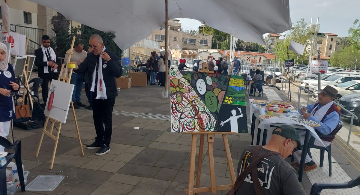 سخنين: نرسم الأمل ونرفض الجريمة.. تظاهرة فنية حاشدة في ساحة البلدية