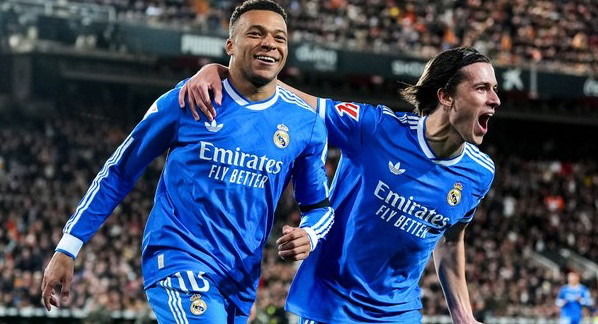 ريال مدريد ينجو من ميستايا بهدفي كاريراس ومبابي ويغرِق فالنسيا