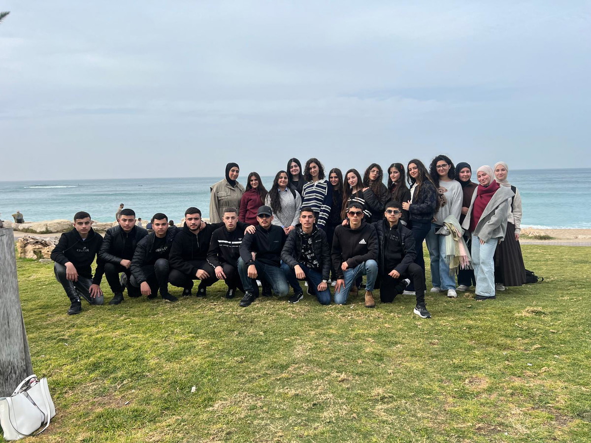 قسم الشبيبة المركز الجماهيري أم الفحم يرسّخ مهارات الحياة والهوية لدى طلابه في قلب حيفا