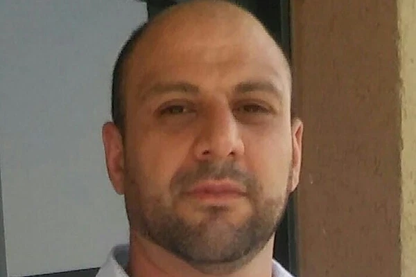 أنا السؤالُ حينَ يشتعلُ الجوابُ