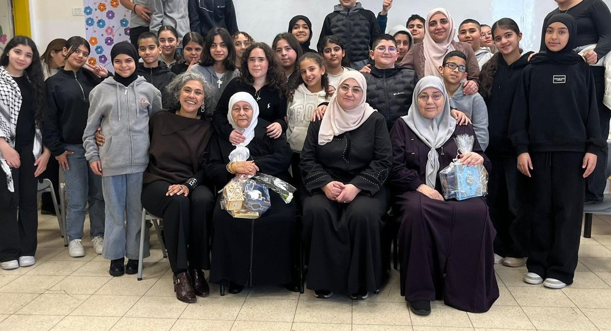 انا وستي في اعدادية عمر بن الخطاب الناصرة 