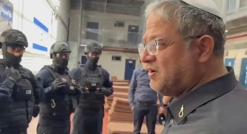 مكتب إعلام الأسرى الفلسطينيين يندد باقتحام بن غفير سجن عوفر: تصعيد خطير ورسالة انتقامية