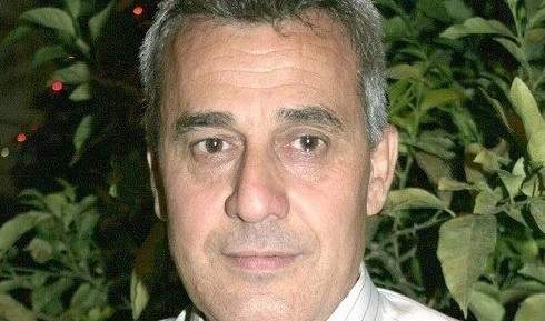 في بساطة الحكاية تتجذّر الهويّة: قصّة فنجان الشّاي والجّائزة للنّاقد والأديب محمد علي سعيد